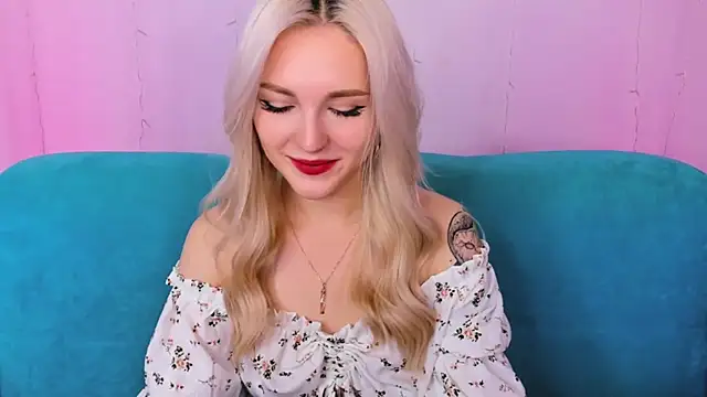 LisaFoxyMe online show from October 5, 2025, 8:16 am