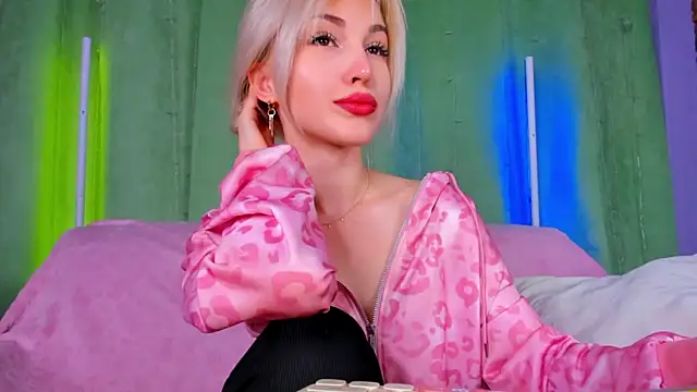 LisaFoxyMe online show from May 14, 2026, 1:24 am