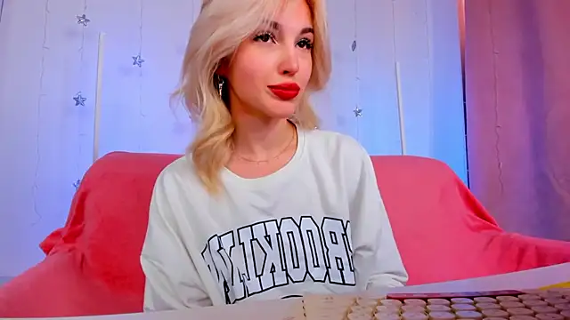 LisaFoxyMe online show from May 15, 2026, 1:25 am