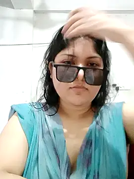 Snapshot of Nusrat-N chatting on September 18, 2025, 6:27 am Nusrat-N online show from September 18, 2025, 6:27 am