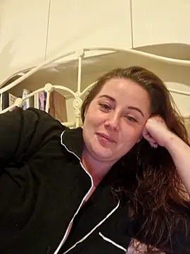 Snapshot of RosieMilff chatting on October 5, 2025, 7:59 pm RosieMilff online show from October 5, 2025, 7:59 pm