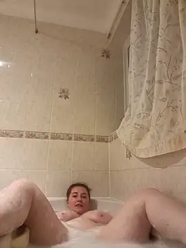 Snapshot of RosieMilff chatting on October 1, 2025, 7:18 pm RosieMilff online show from October 1, 2025, 7:18 pm