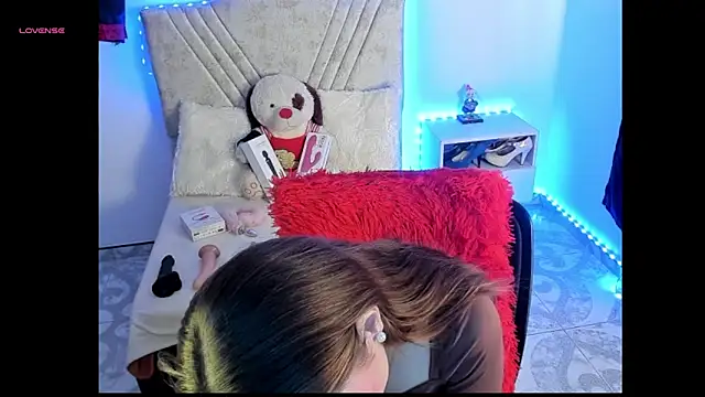 Snapshot of Mia_Victoria22 chatting on May 22, 2026, 7:34 pm Mia Victoria22 online show from May 22, 2026, 7:34 pm