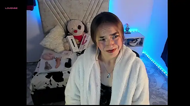 Snapshot of Mia_Victoria22 chatting on April 21, 2026, 2:51 am Mia Victoria22 online show from April 21, 2026, 2:51 am