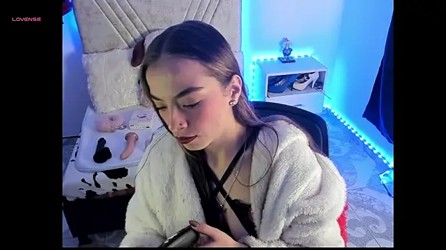 Snapshot of Mia_Victoria22 chatting on April 24, 2026, 3:41 am Mia Victoria22 online show from April 24, 2026, 3:41 am