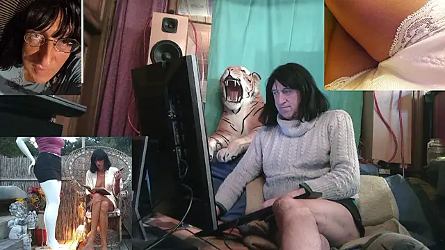 Snapshot of SissiDomination chatting on February 24, 2026, 8:42 pm SissiDomination online show from February 24, 2026, 8:42 pm