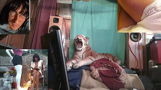 Snapshot of SissiDomination chatting on February 16, 2026, 7:56 pm SissiDomination online show from February 16, 2026, 7:56 pm