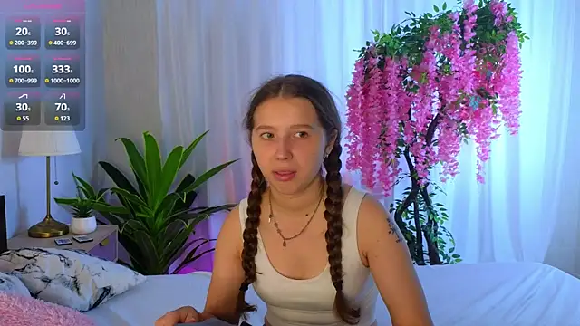 Snapshot of CatherineRichards chatting on October 10, 2025, 8:04 am CatherineRichards online show from October 10, 2025, 8:04 am