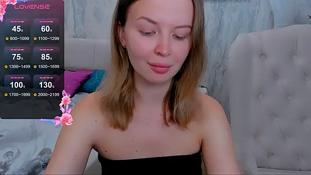 Snapshot of LaurennHill chatting on September 10, 2025, 12:20 am LaurennHill online show from September 10, 2025, 12:20 am