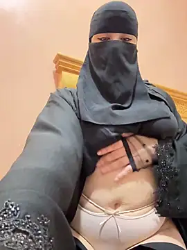  Laiali  online show from February 15, 2026, 1:43 pm