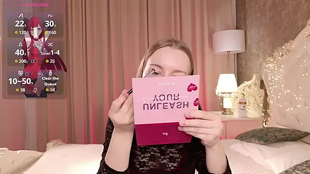 Lucy Shaw online show from November 6, 2025, 8:29 am