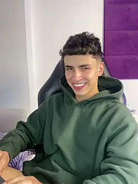 AdrianRinaldi online show from October 5, 2025, 8:27 am