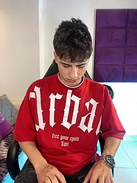 AdrianRinaldi online show from November 5, 2025, 8:12 pm