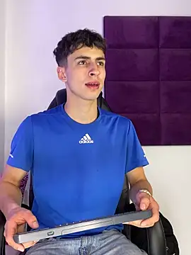 AdrianRinaldi online show from September 18, 2025, 8:34 pm