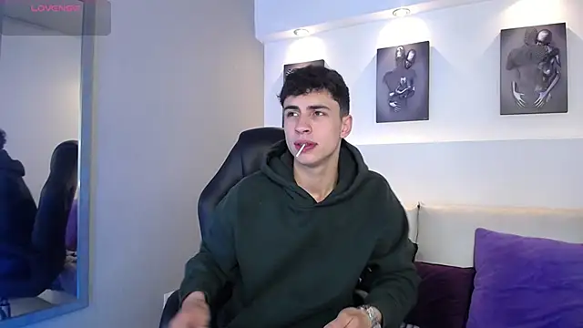 AdrianRinaldi online show from September 30, 2025, 7:53 pm