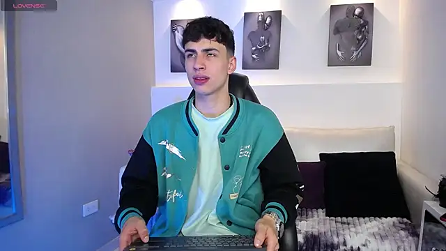 AdrianRinaldi online show from October 6, 2025, 8:20 pm