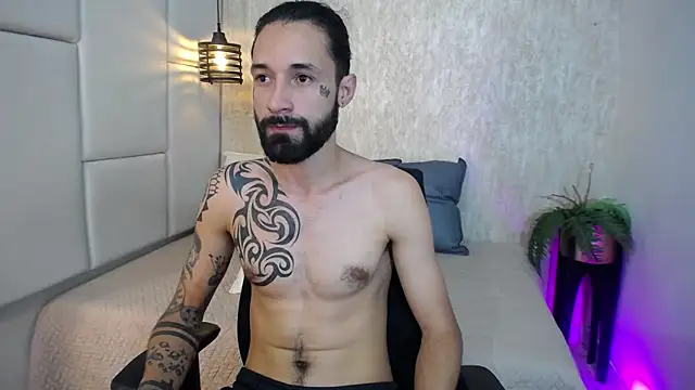 Snapshot of Hisoka_011 chatting on February 17, 2026, 7:44 pm Hisoka 011 online show from February 17, 2026, 7:44 pm