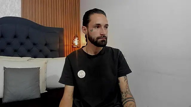 Hisoka 011 online show from April 10, 2026, 7:43 pm