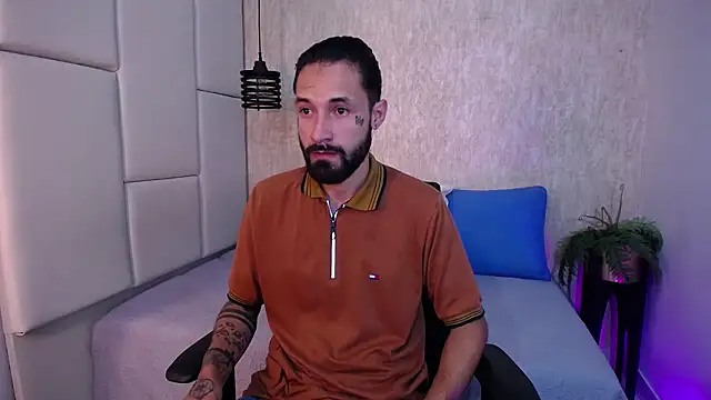 Snapshot of Hisoka_011 chatting on February 13, 2026, 7:58 pm Hisoka 011 online show from February 13, 2026, 7:58 pm