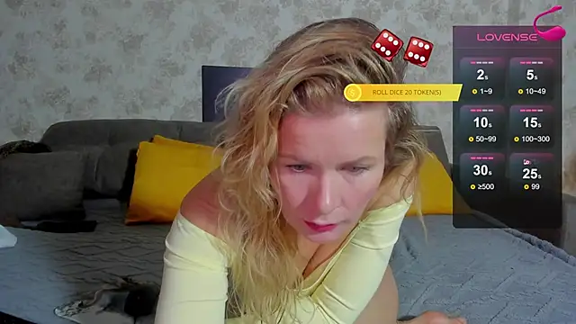 Julia Giulia online show from February 8, 2026, 10:51 pm