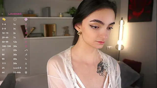 Morena Dolce online show from October 6, 2025, 5:30 am