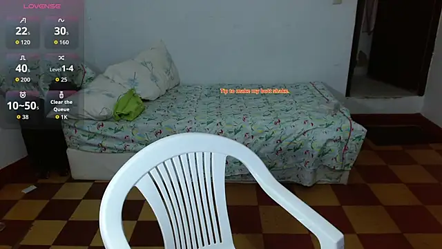 Snapshot of CanelaDeluxe chatting on December 2, 2025, 11:28 pm CanelaDeluxe online show from December 2, 2025, 11:28 pm