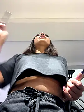 Snapshot of AnnyVega_ chatting on October 30, 2025, 9:33 pm AnnyVega online show from October 30, 2025, 9:33 pm