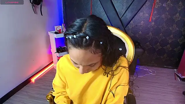 Sweettpleasure online show from March 13, 2026, 2:11 pm