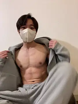 Snapshot of Yuma0718 chatting on February 4, 2026, 12:44 pm Yuma0718 online show from February 4, 2026, 12:44 pm