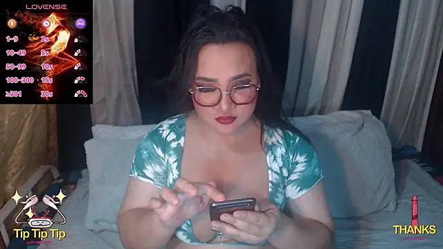 Hotcum ella online show from May 1, 2026, 11:43 pm