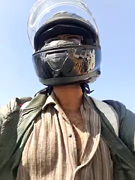 Snapshot of YoursThickDick chatting on December 17, 2025, 6:18 am YoursThickDick online show from December 17, 2025, 6:18 am