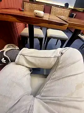 Snapshot of YoursThickDick chatting on December 5, 2025, 9:52 am YoursThickDick online show from December 5, 2025, 9:52 am