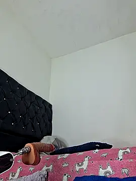 Naomi jhonson online show from October 28, 2025, 2:27 pm