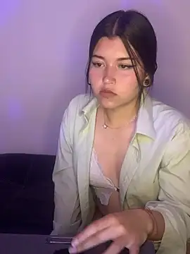 Snapshot of Karma_And_Sex chatting on December 17, 2025, 4:39 am Karma And Sex online show from December 17, 2025, 4:39 am