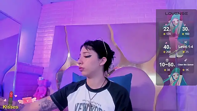 Niina Sissy online show from May 18, 2026, 3:28 am