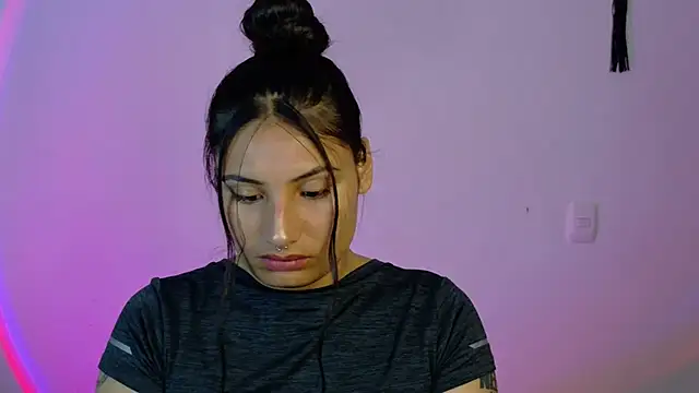 Snapshot of Linda_andrew chatting on March 3, 2026, 5:31 pm Linda andrew online show from March 3, 2026, 5:31 pm