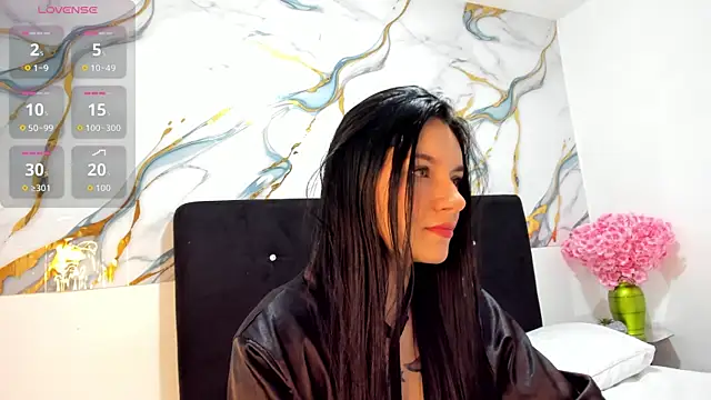 Snapshot of RoxanaBorns_ chatting on June 1, 2026, 2:06 pm RoxanaBorns online show from June 1, 2026, 2:06 pm