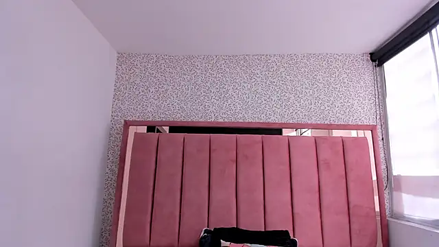 Snapshot of Hanna_Lee__ chatting on November 6, 2025, 7:51 pm Hanna Lee online show from November 6, 2025, 7:51 pm