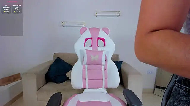 april smiith online show from March 4, 2026, 12:13 pm