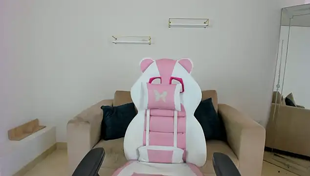 april smiith online show from January 14, 2026, 12:31 pm