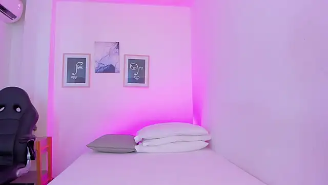 Anastasia lauren online show from November 7, 2025, 8:13 pm