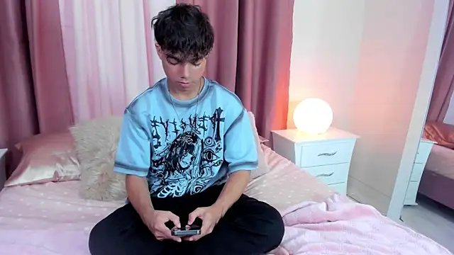 Snapshot of Honeymoon_sariel chatting on October 26, 2025, 8:42 pm Honeymoon sariel online show from October 26, 2025, 8:42 pm