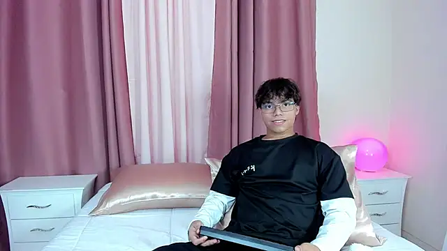 Snapshot of Honeymoon_sariel chatting on December 1, 2025, 8:32 pm Honeymoon sariel online show from December 1, 2025, 8:32 pm