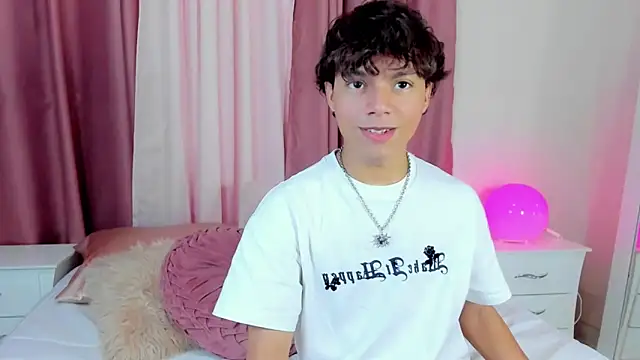 Snapshot of Honeymoon_sariel chatting on December 18, 2025, 8:12 pm Honeymoon sariel online show from December 18, 2025, 8:12 pm