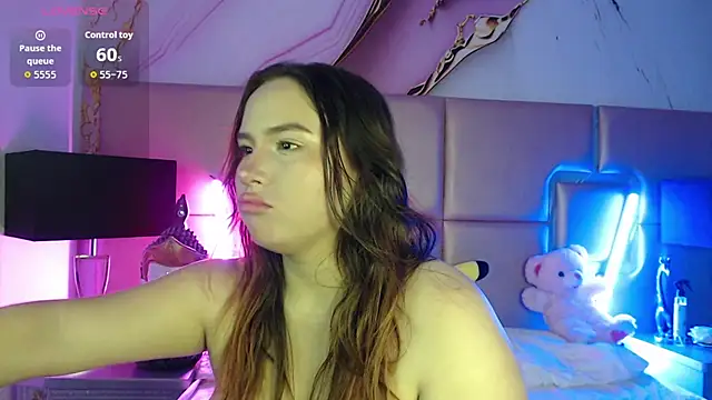 Snapshot of MileyRose chatting on October 1, 2025, 11:47 am MileyRose online show from October 1, 2025, 11:47 am