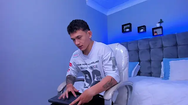 Thomas moon online show from November 26, 2025, 12:38 pm