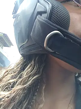 Snapshot of Elowen_Clark chatting on February 9, 2026, 6:17 pm Elowen Clark online show from February 9, 2026, 6:17 pm