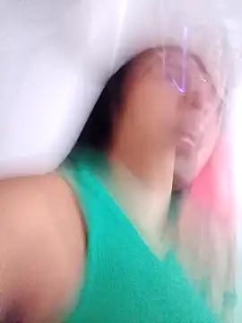 Snapshot of Elowen_Clark chatting on February 18, 2026, 6:59 pm Elowen Clark online show from February 18, 2026, 6:59 pm