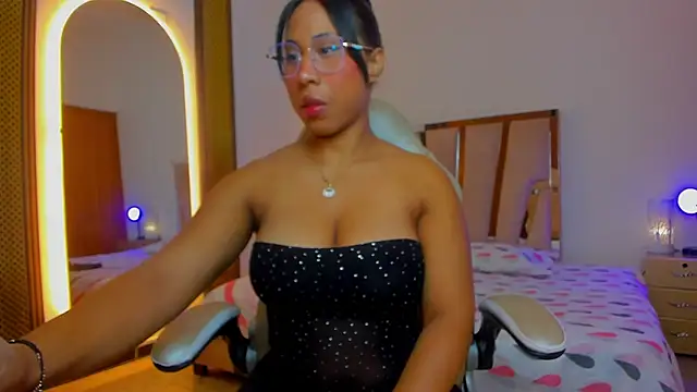 Elowen Clark online show from January 12, 2026, 8:15 pm