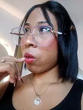 Snapshot of Elowen_Clark chatting on January 18, 2026, 8:34 pm Elowen Clark online show from January 18, 2026, 8:34 pm